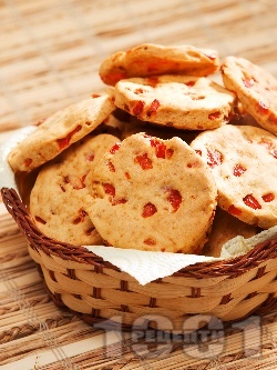 Солени бисквити с червени чушки - снимка на рецептата